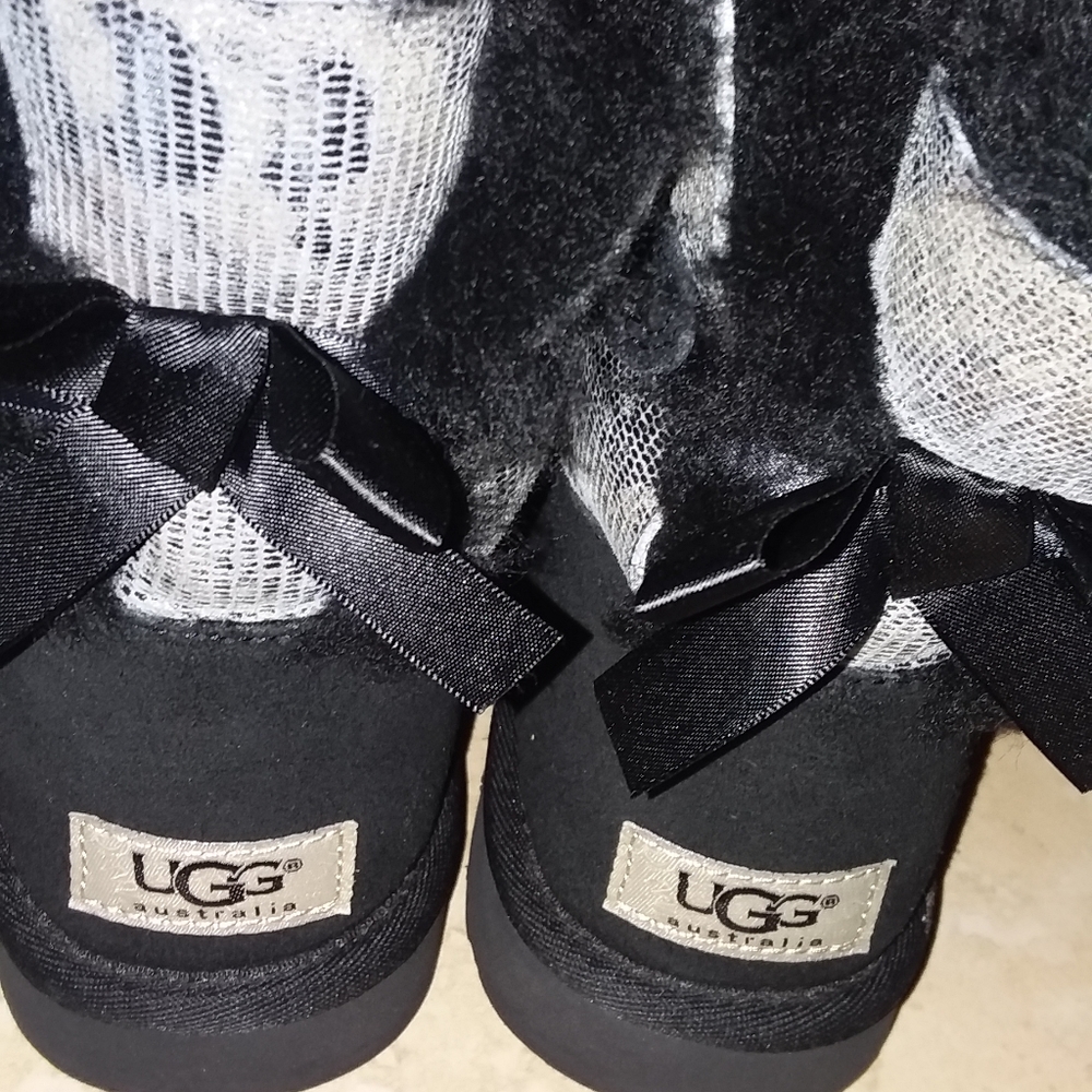 Ugg - Picture 2 of 3